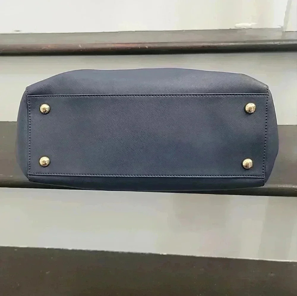 MICHAEL Michael Kors Navy Blue Saffiano Leather Cynthia Tote Roomy Luxury - Picture 5 of 8